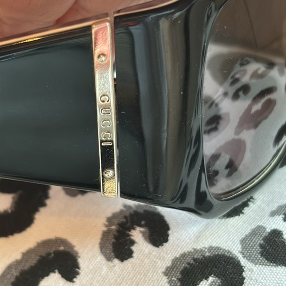 Gucci sunglasses , black with white trim at top. No case, very good condition - Picture 5 of 14